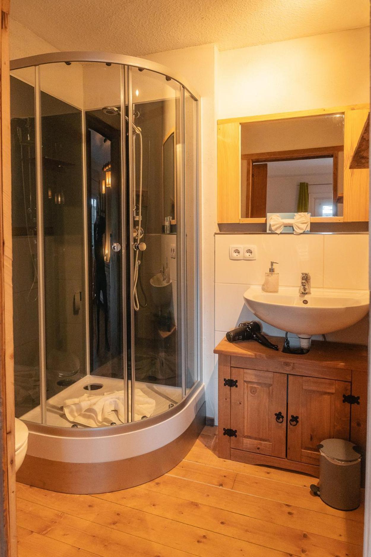 Hostel - Ron'S Guesthouse Oberstdorf Zewnętrze zdjęcie